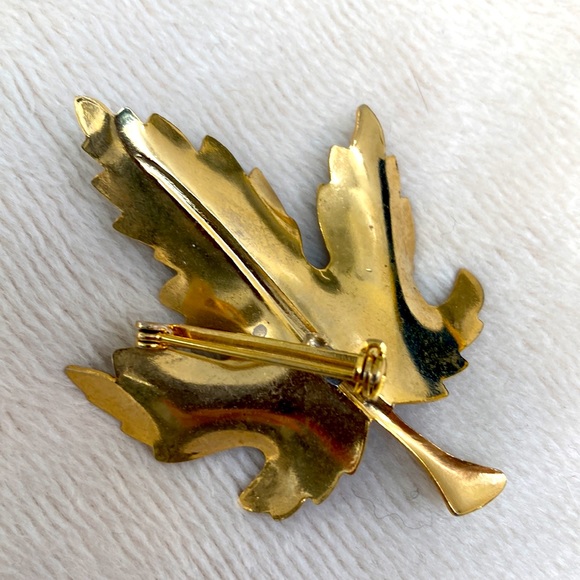 Maple Leaf Brooch - Picture 3 of 3